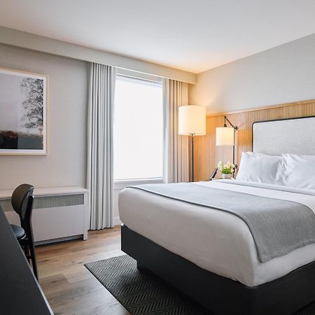 The Watershed Norwalk Hotel Bagian luar foto