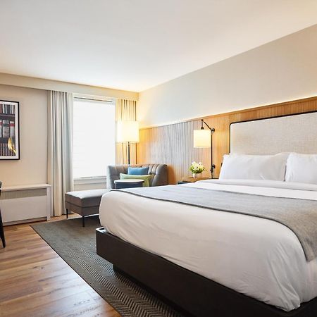 The Watershed Norwalk Hotel Bagian luar foto