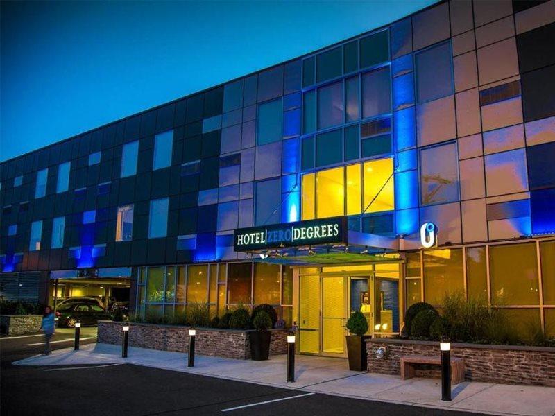 The Watershed Norwalk Hotel Bagian luar foto