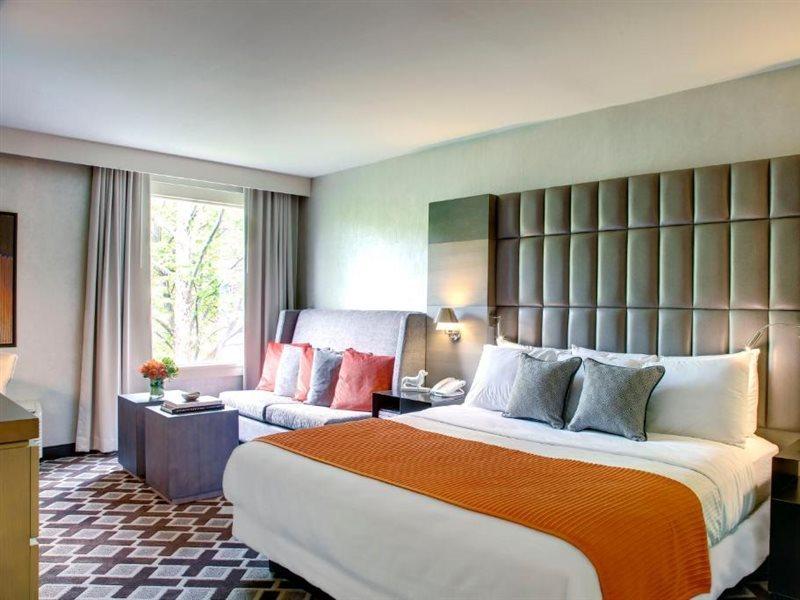 The Watershed Norwalk Hotel Bagian luar foto