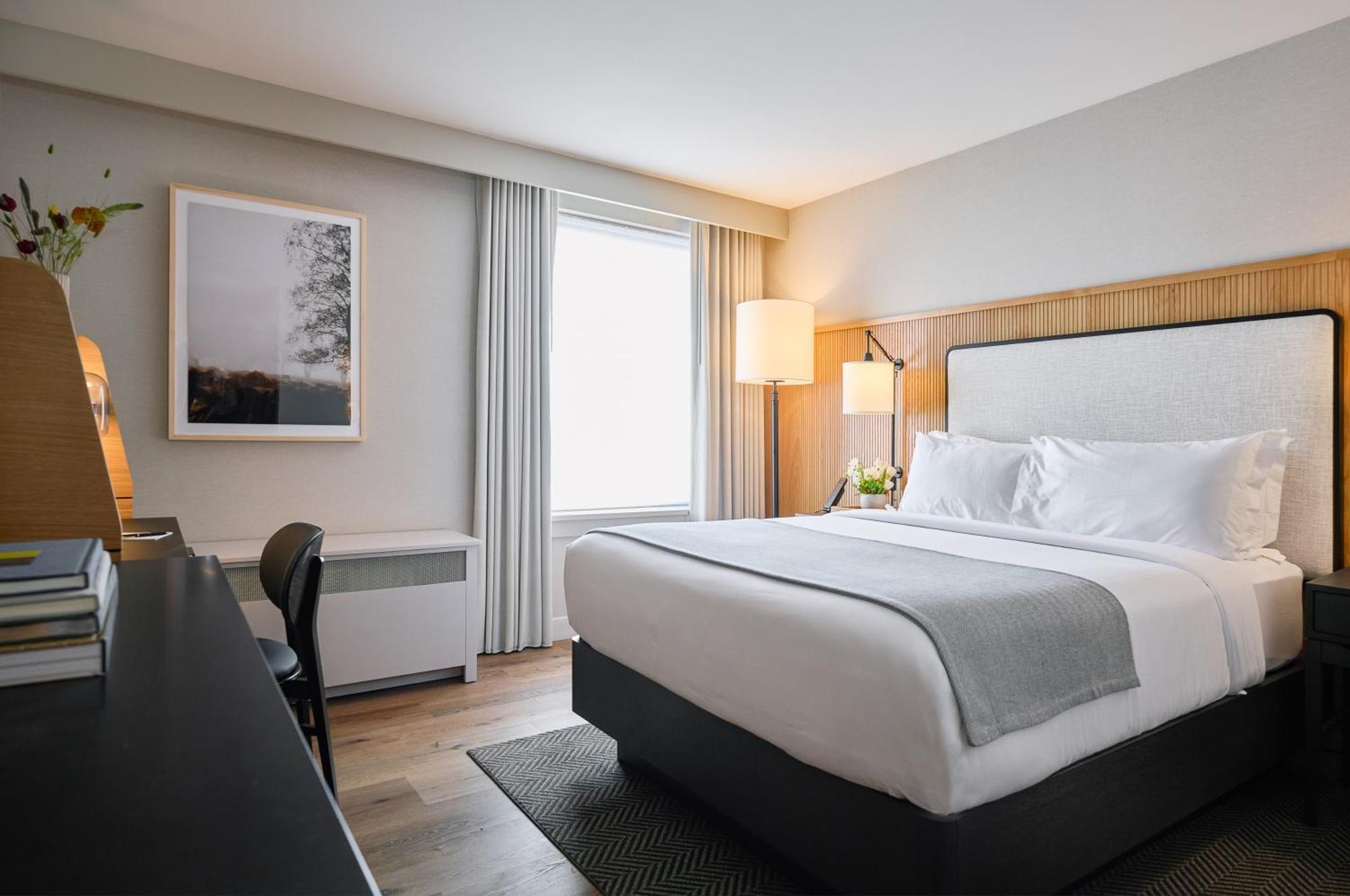 The Watershed Norwalk Hotel Bagian luar foto