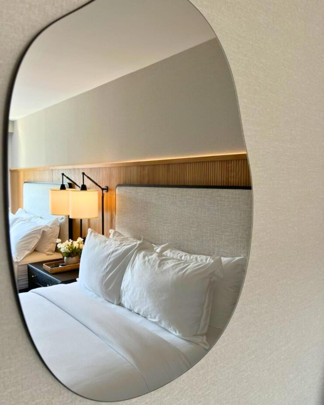 The Watershed Norwalk Hotel Bagian luar foto