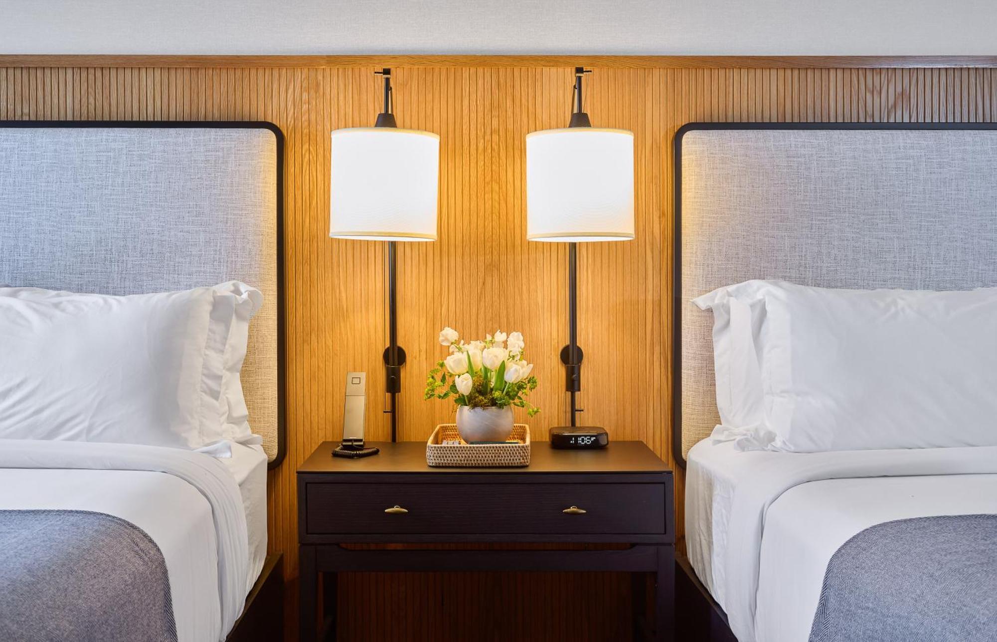 The Watershed Norwalk Hotel Bagian luar foto
