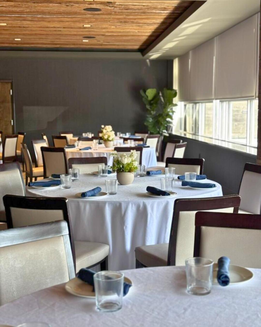 The Watershed Norwalk Hotel Bagian luar foto
