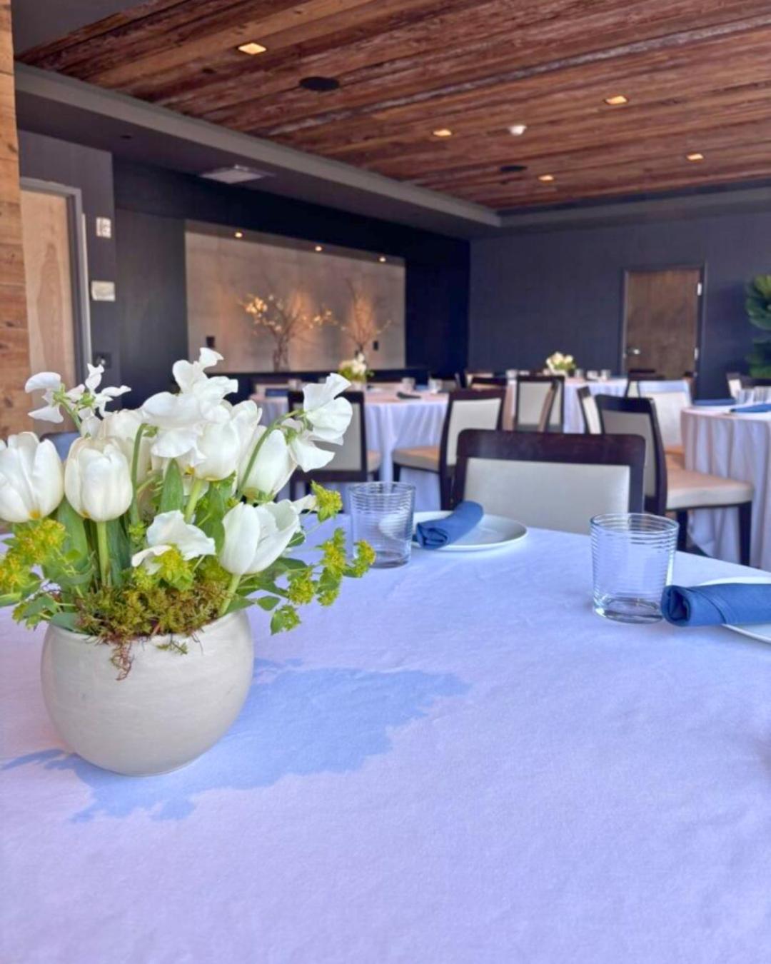 The Watershed Norwalk Hotel Bagian luar foto