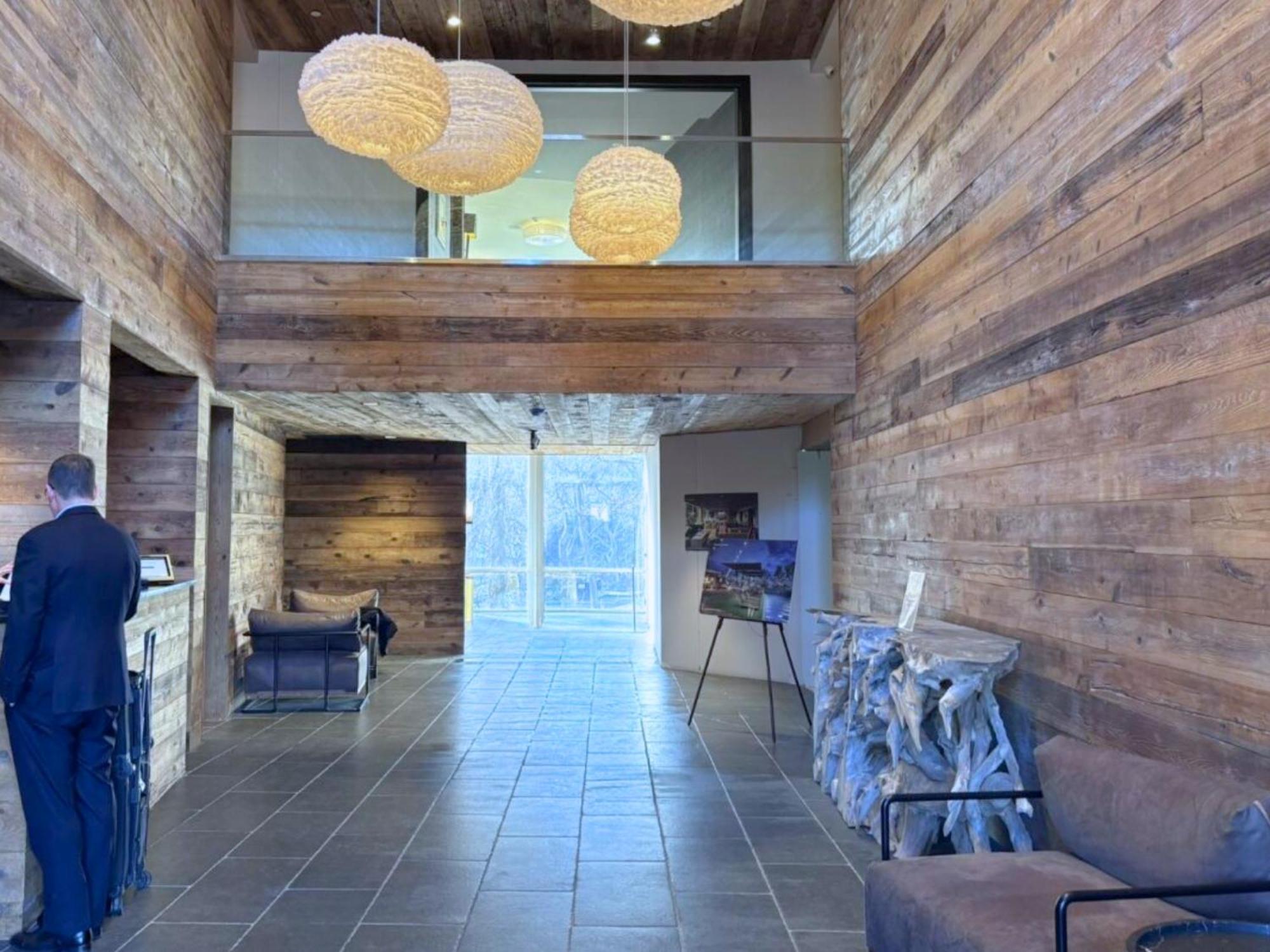 The Watershed Norwalk Hotel Bagian luar foto