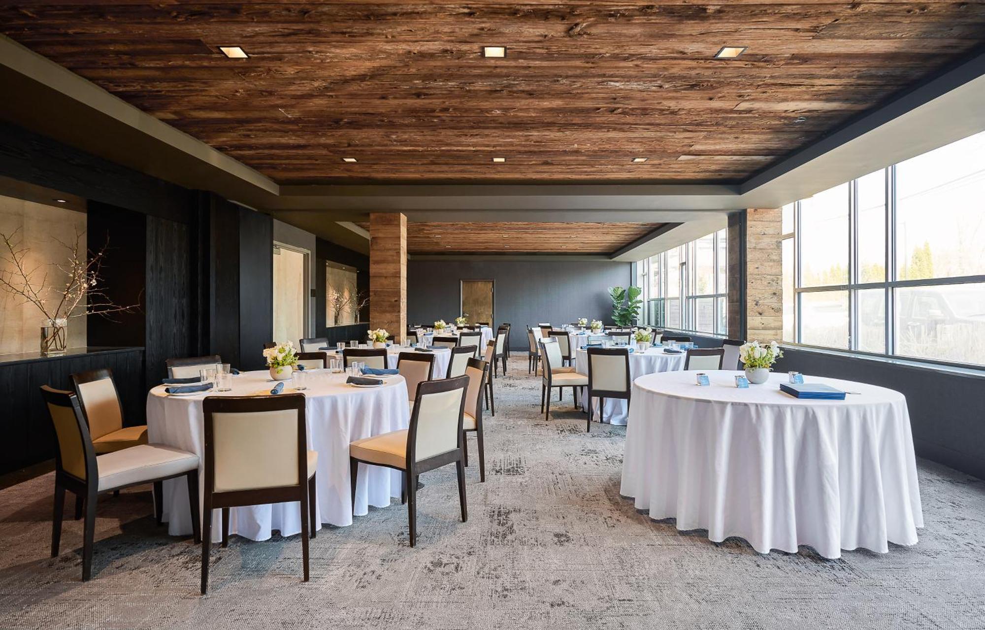 The Watershed Norwalk Hotel Bagian luar foto
