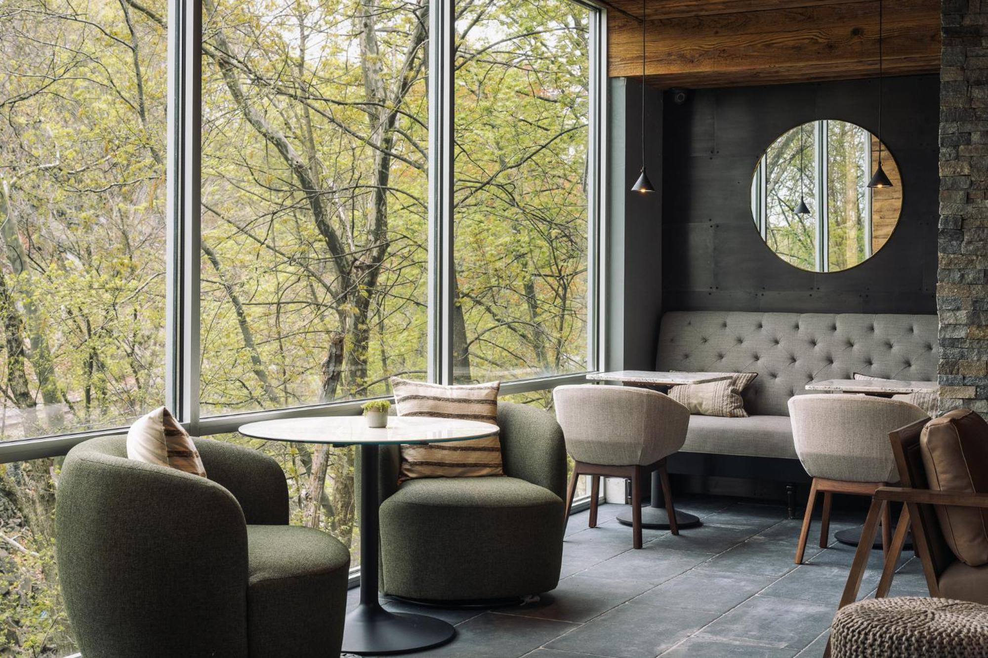 The Watershed Norwalk Hotel Bagian luar foto