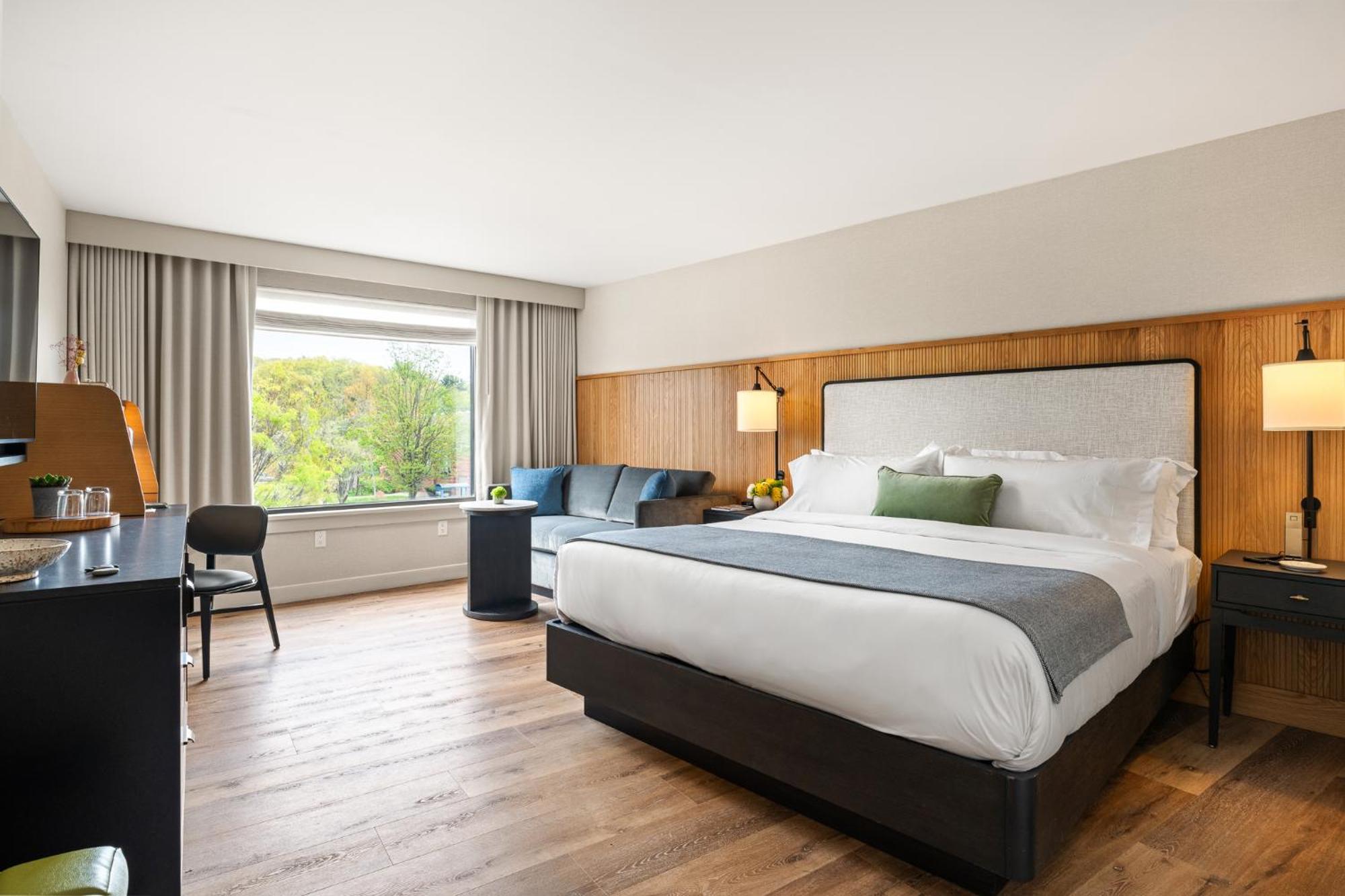 The Watershed Norwalk Hotel Bagian luar foto