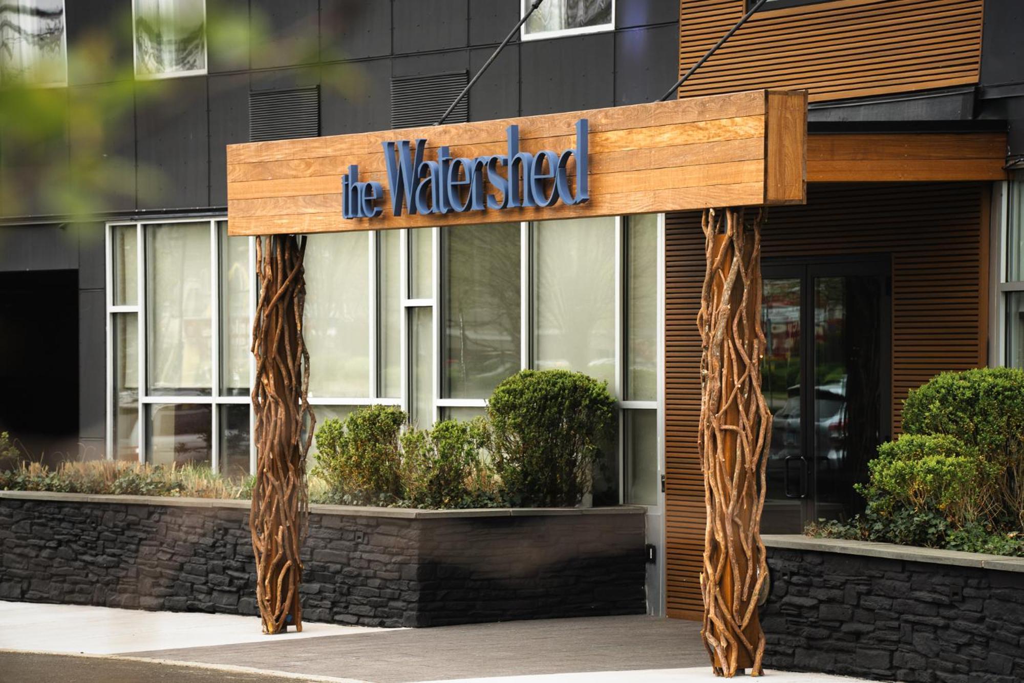 The Watershed Norwalk Hotel Bagian luar foto