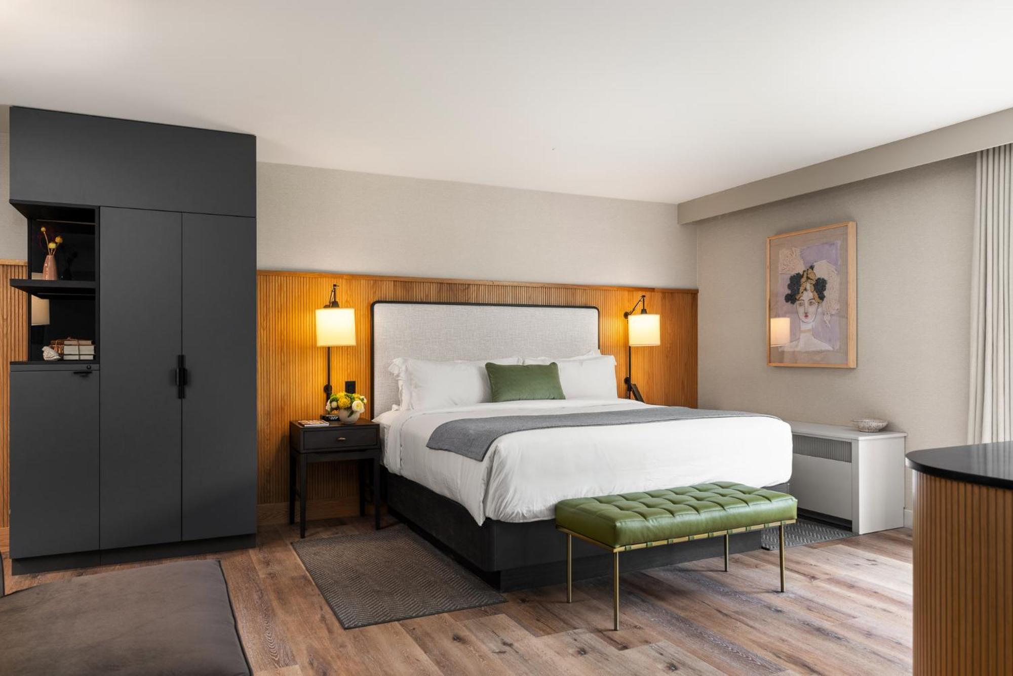 The Watershed Norwalk Hotel Bagian luar foto
