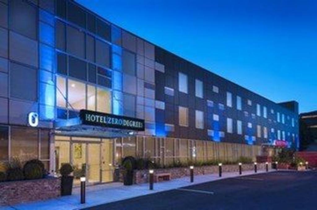 The Watershed Norwalk Hotel Bagian luar foto