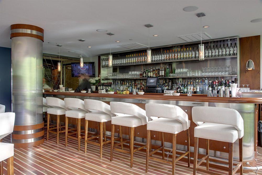 The Watershed Norwalk Hotel Bagian luar foto