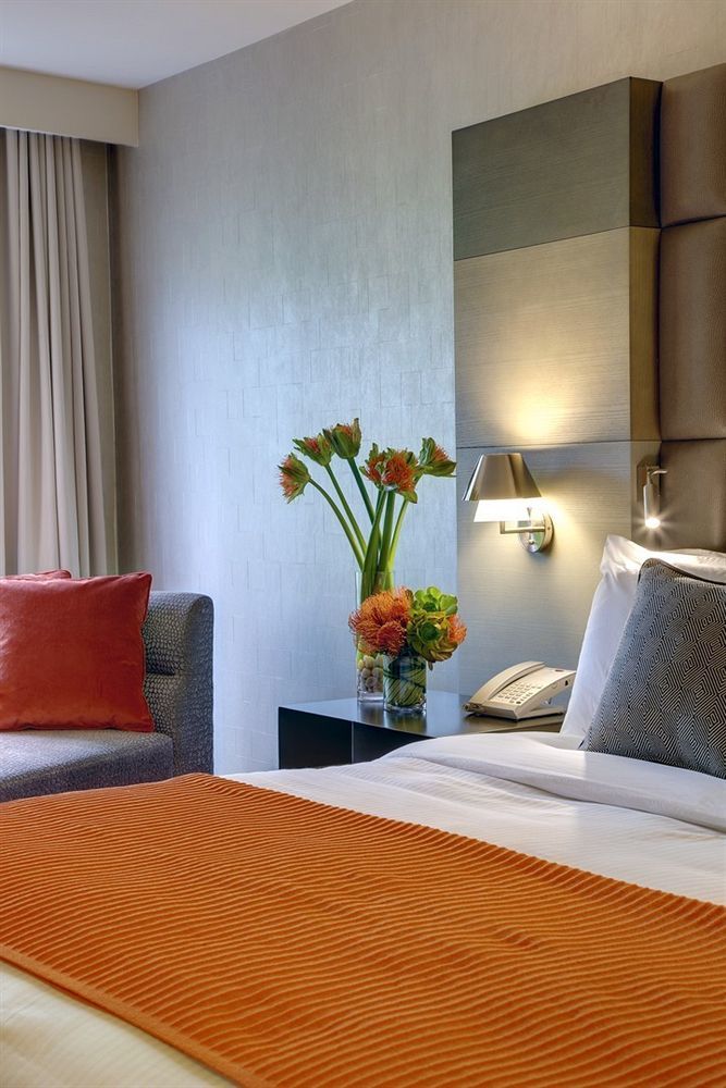 The Watershed Norwalk Hotel Bagian luar foto