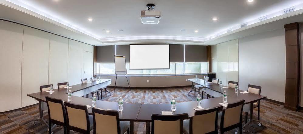 The Watershed Norwalk Hotel Bagian luar foto